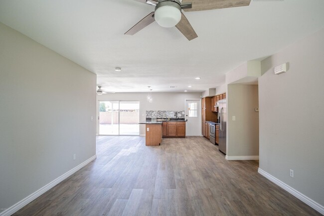 Building Photo - Remodeled 5 bedroom, 4 bathroom home with ...