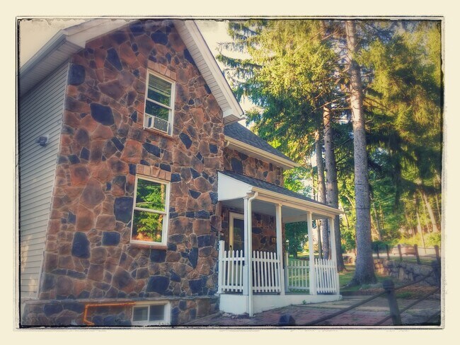 Foto del edificio - 176 Thompson Ave