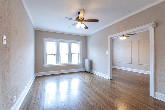 Foto del edificio - 1331 W Touhy Ave