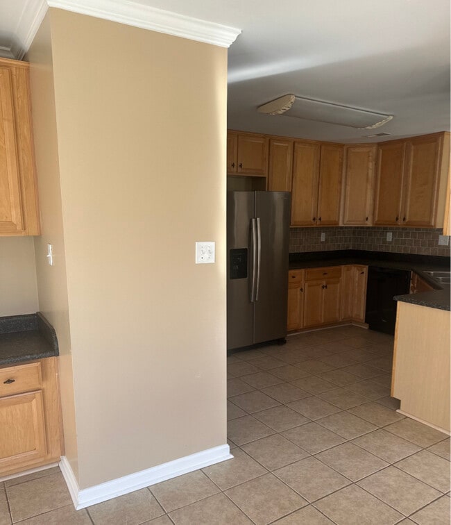 Building Photo - 354 Race Track Rd