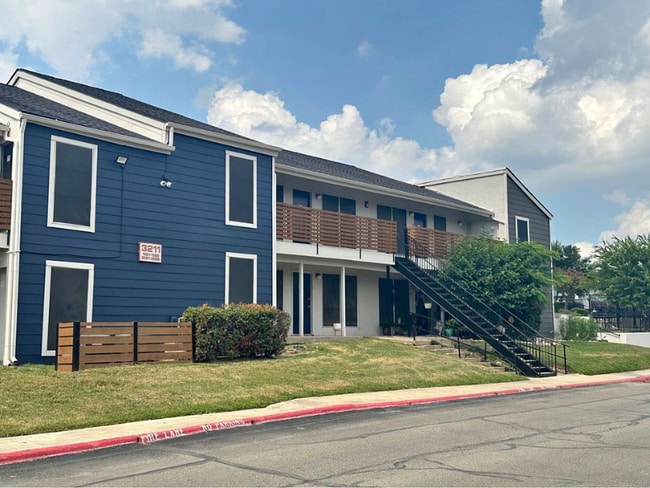 Foto del edificio - 3203 W Walnut Hill Ln