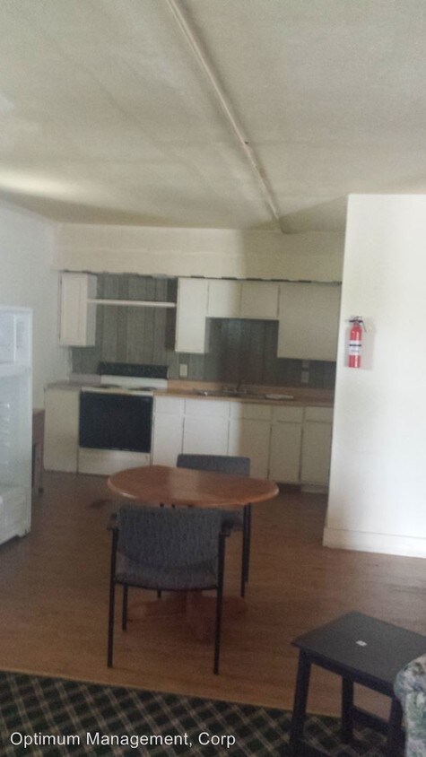 Building Photo - 522 College Street Rd