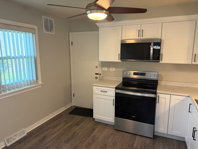 Kitchen - 10351 Milford St