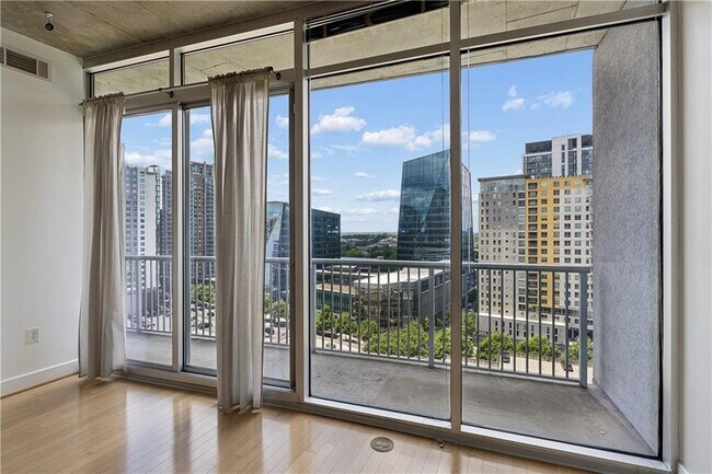 Foto del edificio - 950 W Peachtree St NW