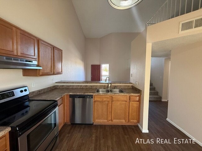 Building Photo - 4828 W Orangewood Ave