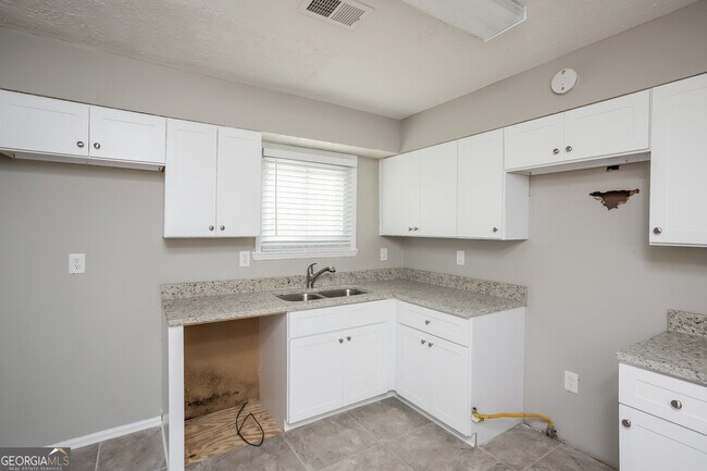 Foto del edificio - 140 Paces Way