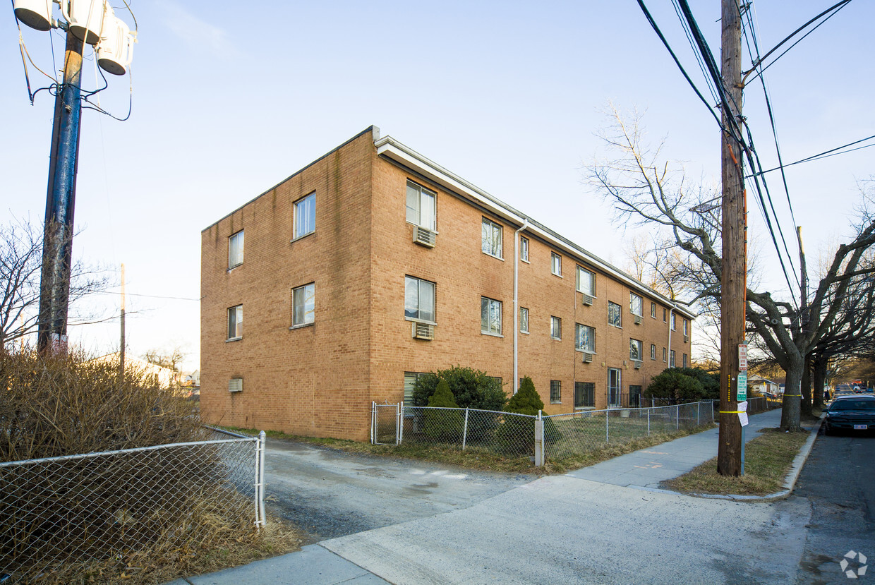 Building Photo - Hampton Park