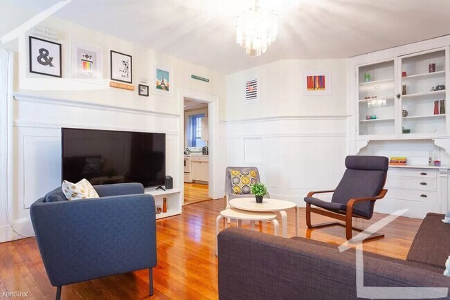 Building Photo - Charming 4 Bedroom-No Broker Fee