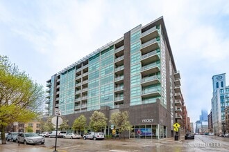 Building Photo - 225 S Sangamon St