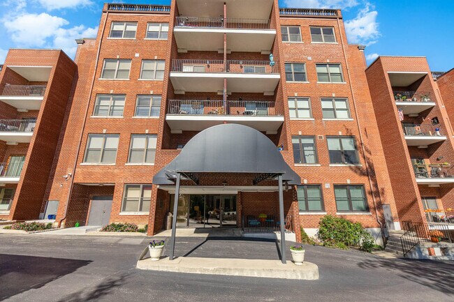 Foto del edificio - 323 E 2nd St