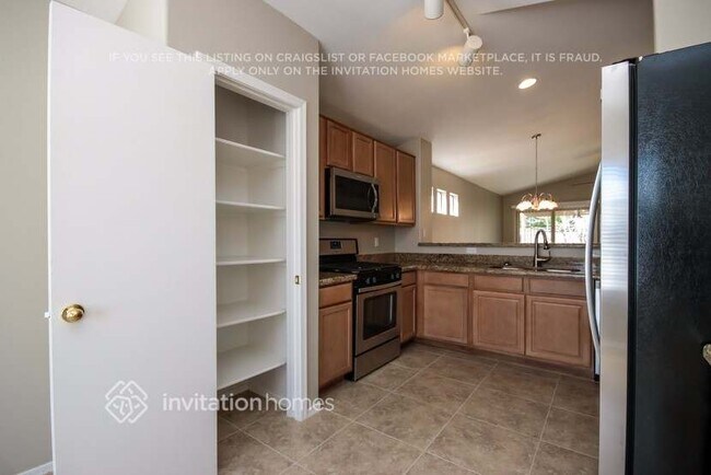 Building Photo - 364 S Bermuda Dr
