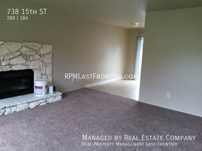 Building Photo - Ranch Style Duplex with brand new carpet w...