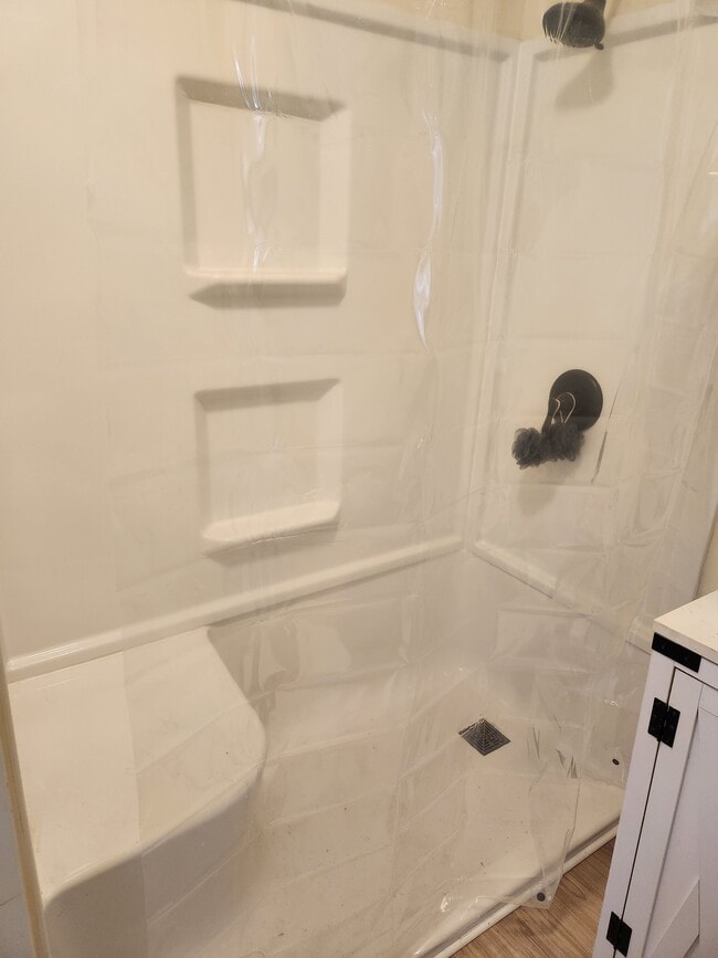 Huge walk in shower with built in bench seatcha - 1424 Avenue A