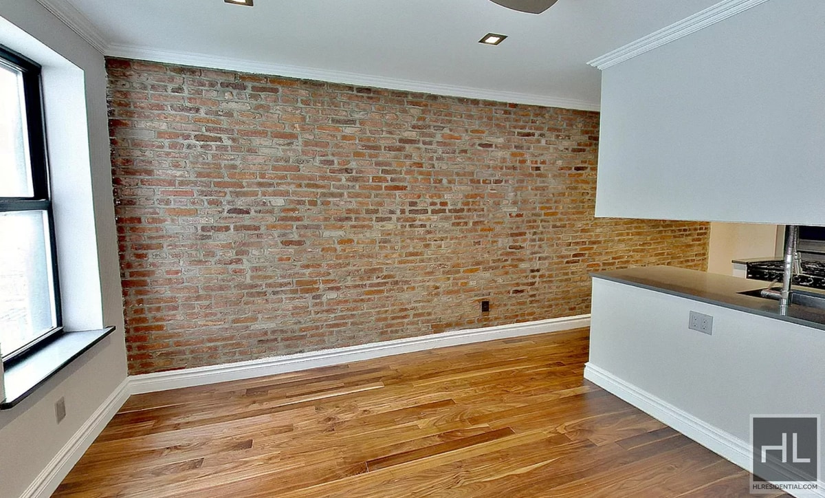 Primary Photo - East 18th Street