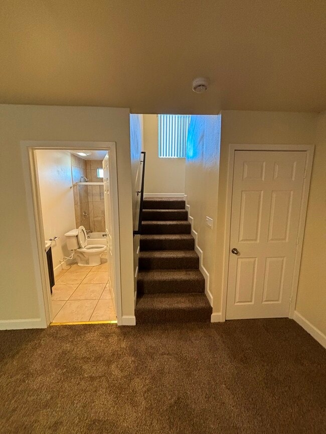 Building Photo - 428 W 109th Pl