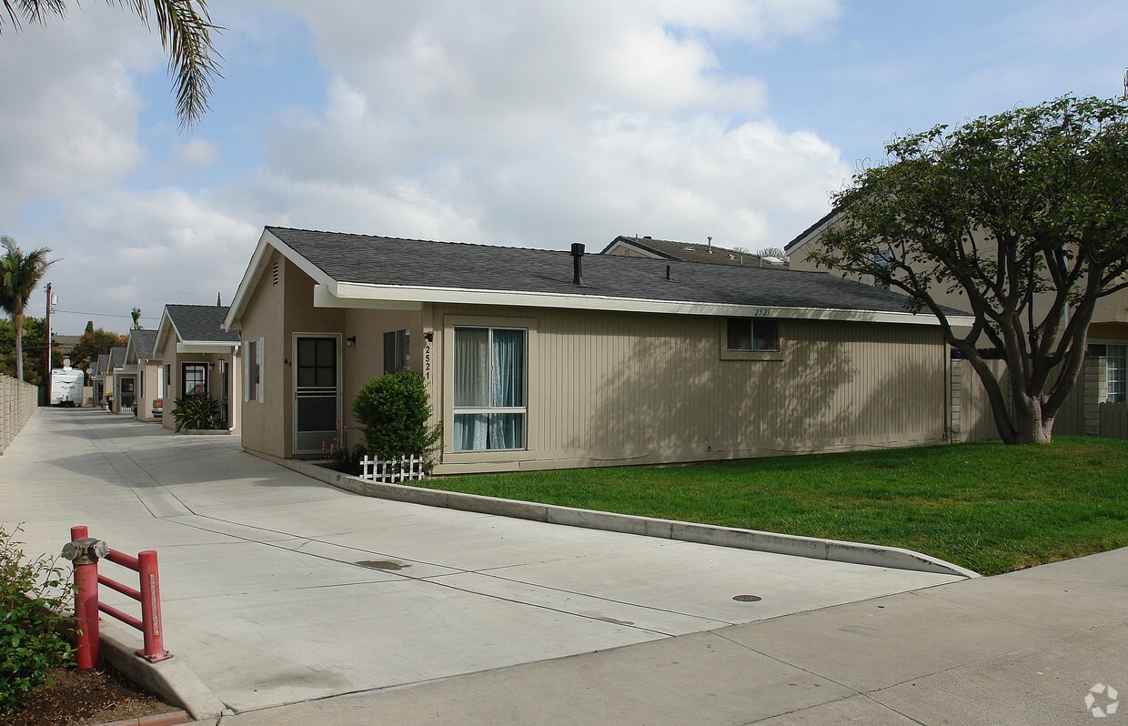 Primary Photo - 2521 Orange Ave