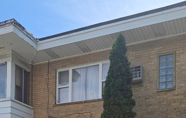Building Photo - 5115 N Springfield Ave