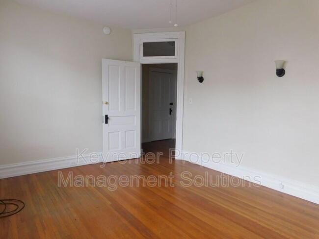 Building Photo - 226 E Frederick St
