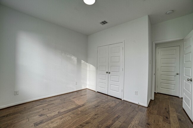 Foto del edificio - 5007 Sawmill Terrace Ln