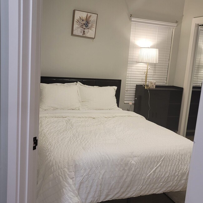 Foto del edificio - 2154 N Harding St