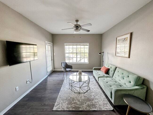 Building Photo - 6225 Saratoga Blvd