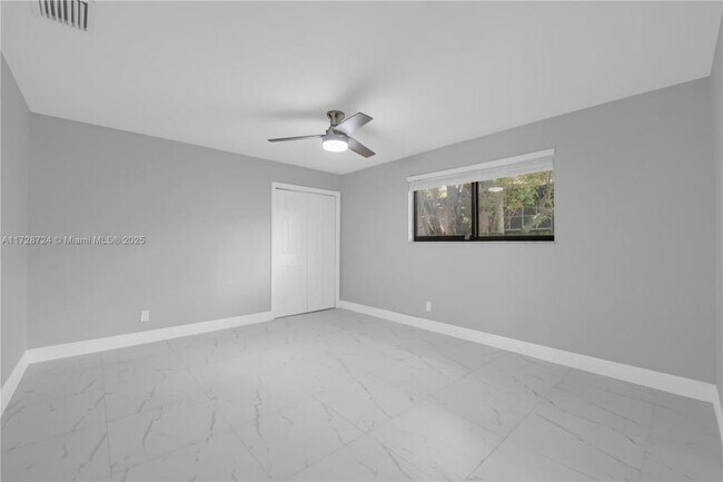 Foto del edificio - 2 bedroom in Hallandale FL 33009