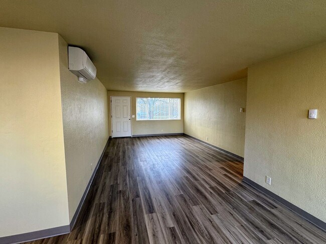 Foto del edificio - 2-Bed, 1-Bath Duplex – Great Location!