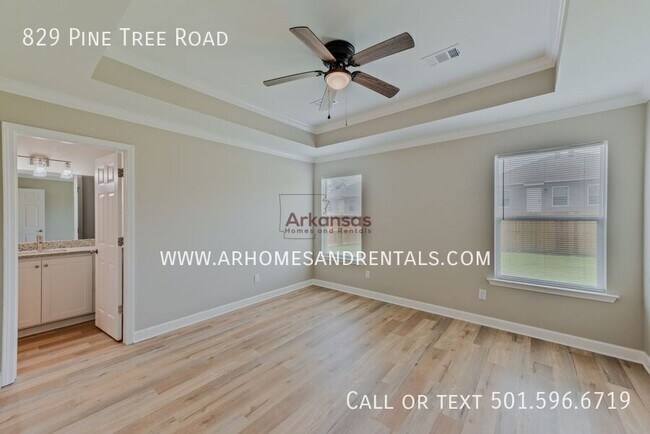 Foto del edificio - 829 Pine Tree Rd