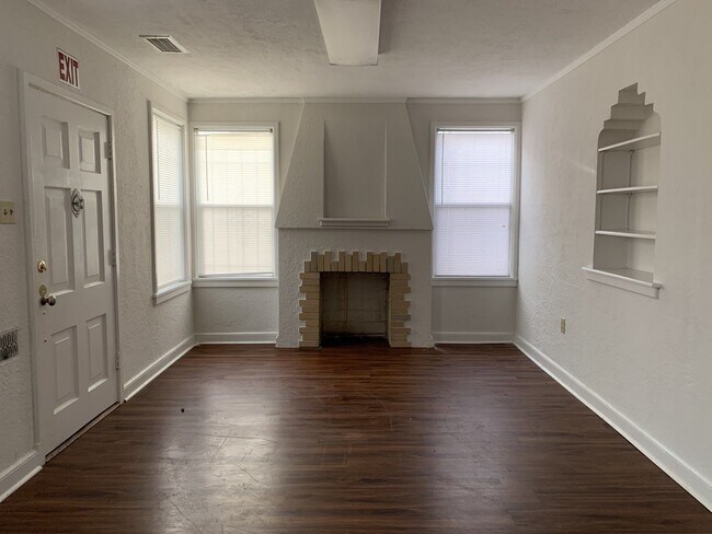 Foto del edificio - Large 4 bedroom home in the U of M Area! A...