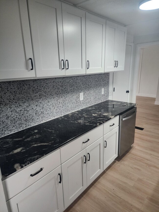 Building Photo - 121 Beals St