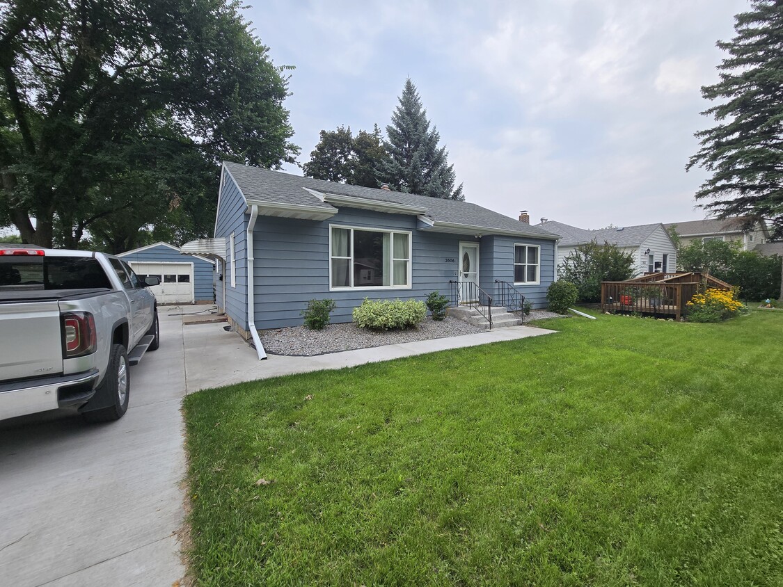 Primary Photo - 2606 6th Ave N