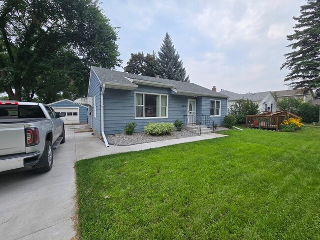 Building Photo - 2606 6th Ave N