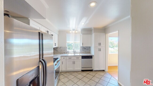 Foto del edificio - 15060 Victory Blvd