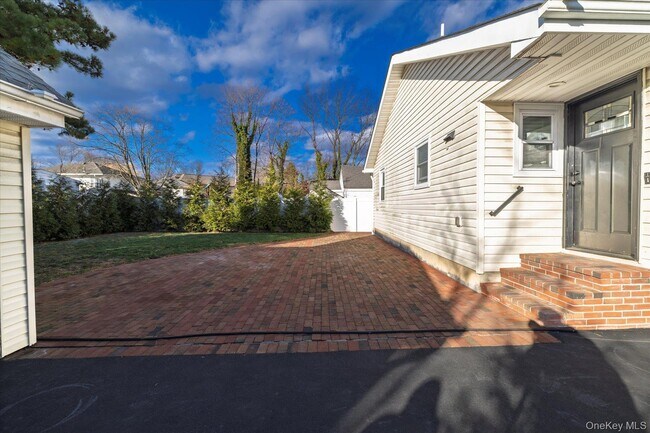 Building Photo - 2280 Brookside Ave