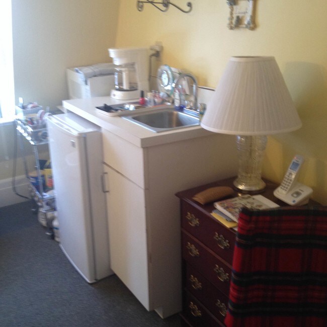 Kitchenette - 27 Hillside Ave