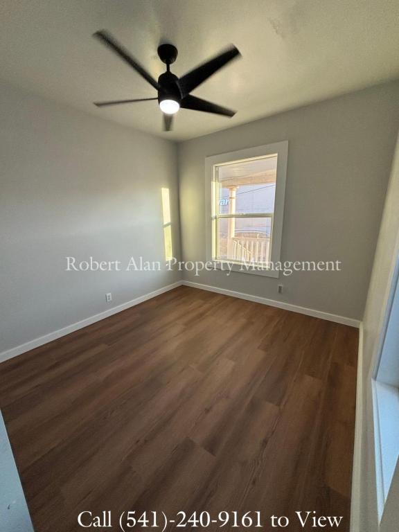 Building Photo - 119 SW Emigrant, Unit 2