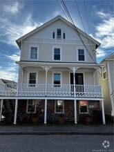 Building Photo - 27 Elm St