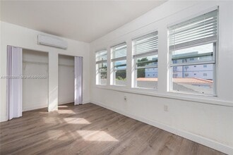 Building Photo - 501 SW 6th Ct