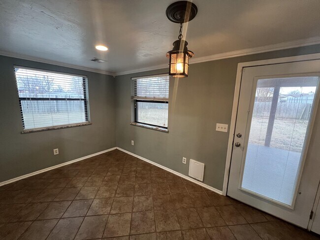 Foto del edificio - 628 Waterview Rd