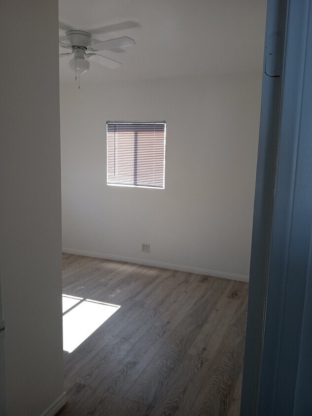 Foto del edificio - 6076 Roy St