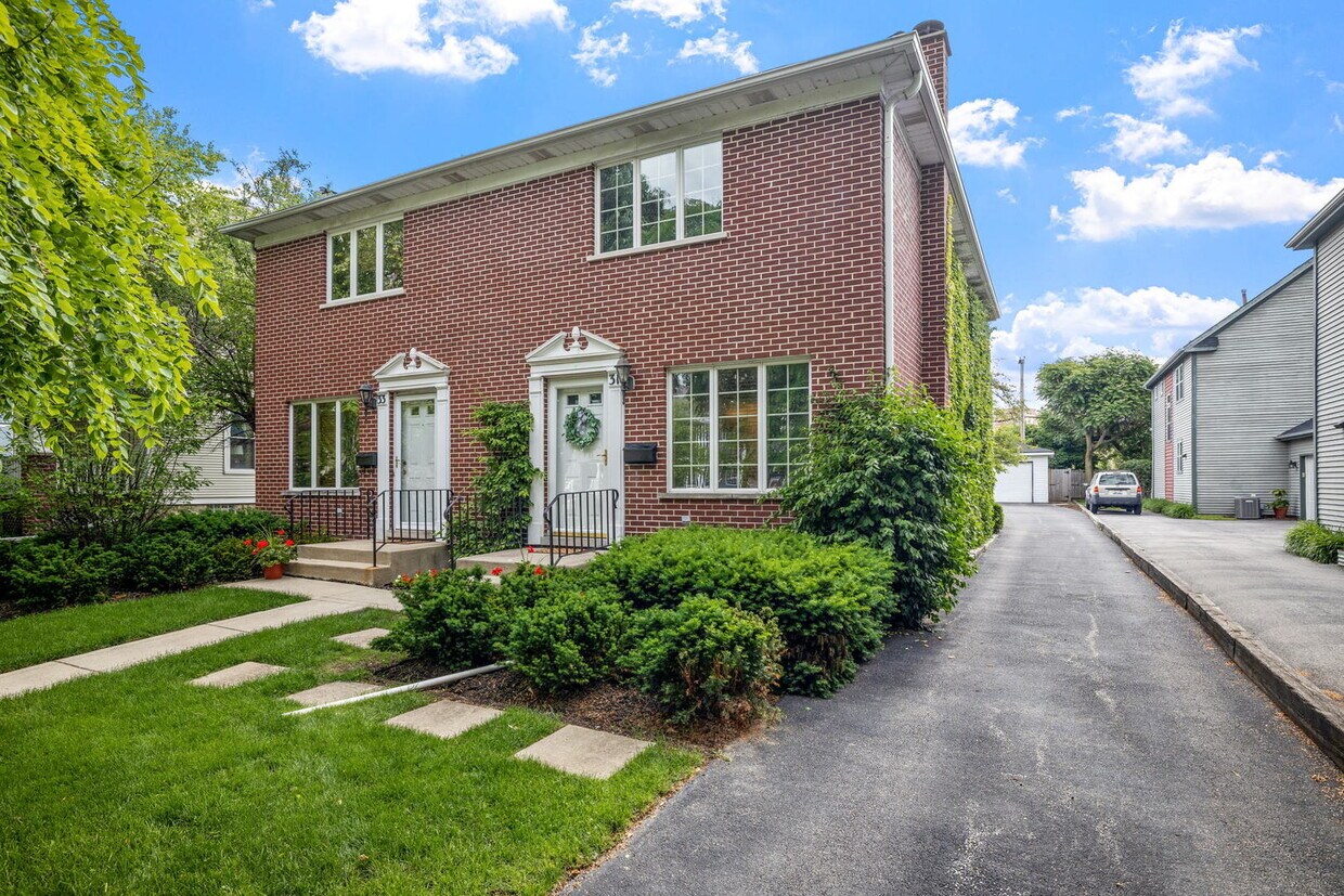 31 N Madison Ave, La Grange, IL 60525 Townhome Rentals in La Grange