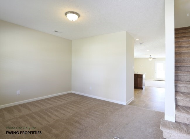 Building Photo - 301 Hummingbird Ct