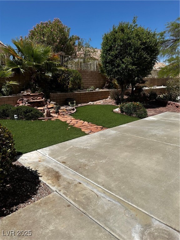Building Photo - 2521 Highvale Dr