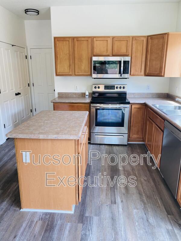 Building Photo - 11879 W Fontenelle Dr