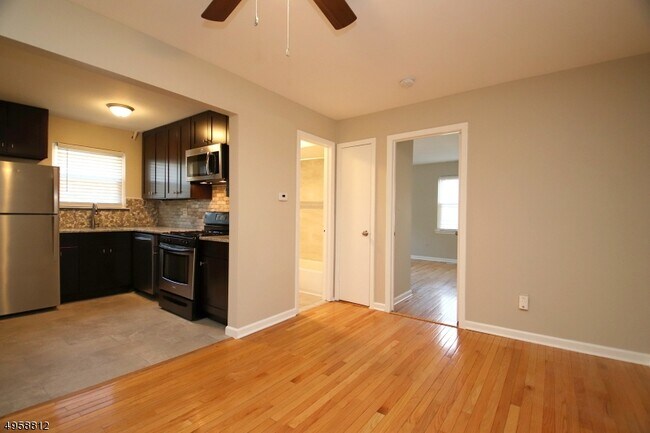 Building Photo - 807 Yorkshire Dr