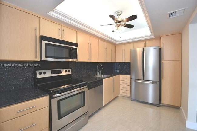 Foto del edificio - 3701 N Country Club Dr