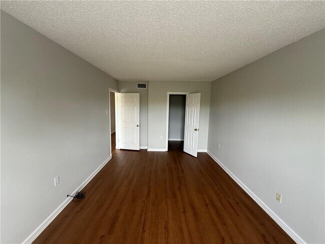 Foto del edificio - 332 Riverbend Dr