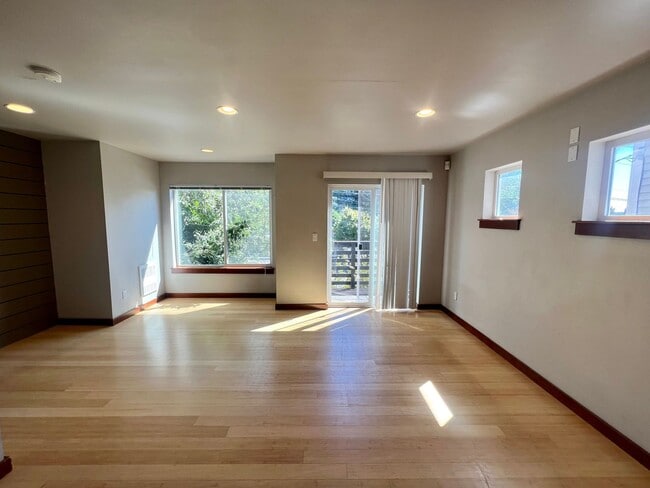 Building Photo - 4015 7th Ave NE