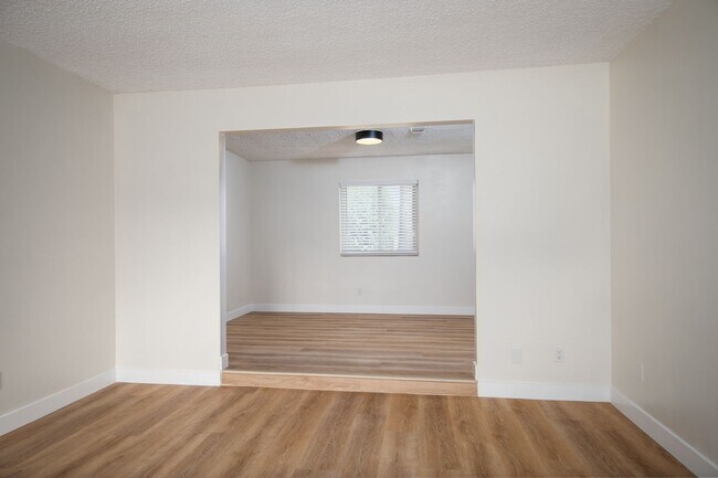 Foto del edificio - Updating Single Story Home on Quiet Street