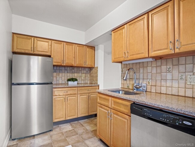 Foto del edificio - 600 Bedford Rd